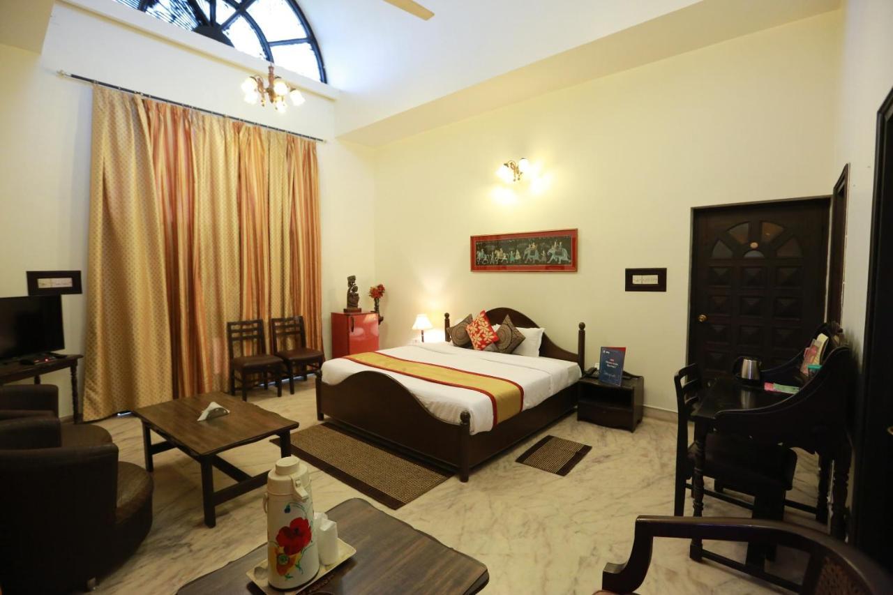 Oyo 8844 Meadows Inn Chinhat Exterior photo