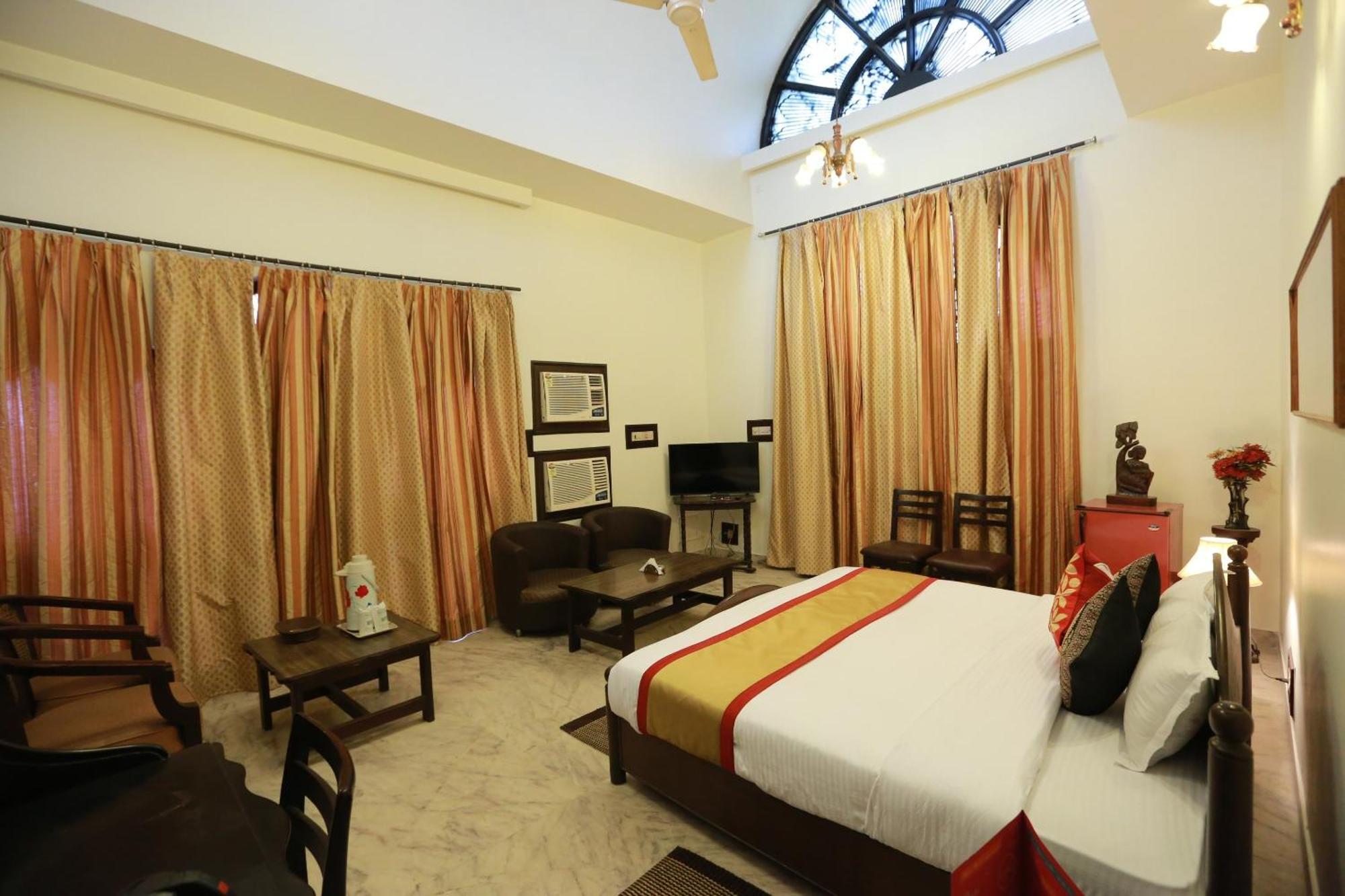 Oyo 8844 Meadows Inn Chinhat Exterior photo