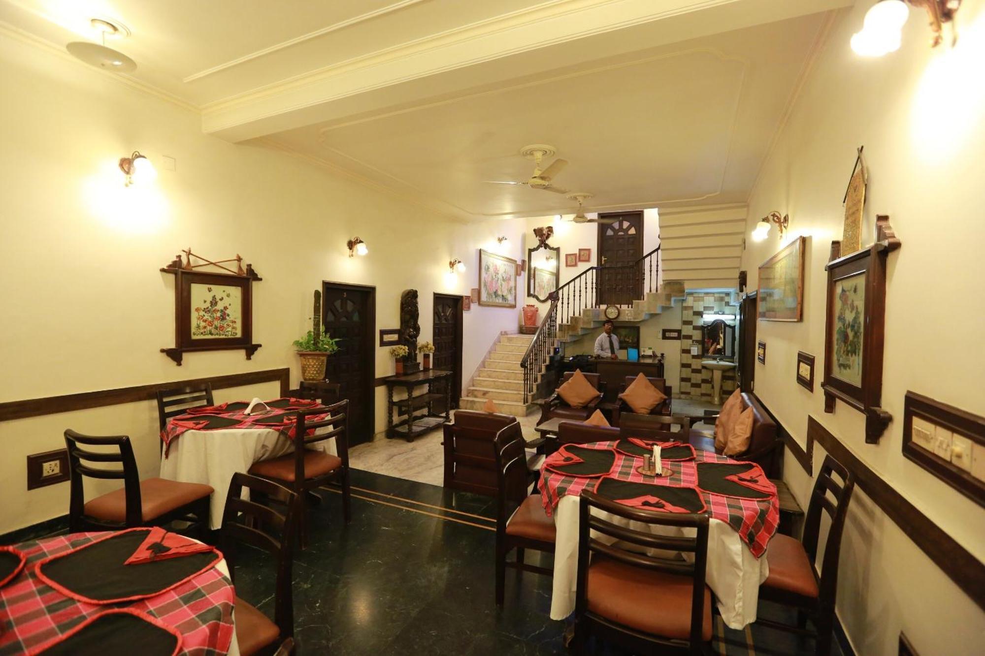 Oyo 8844 Meadows Inn Chinhat Exterior photo